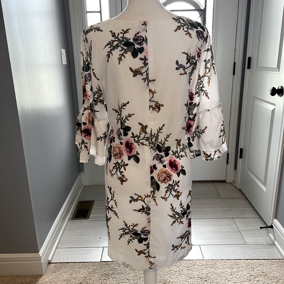 Beautiful floral dress 👗 - Picture 3 of 6